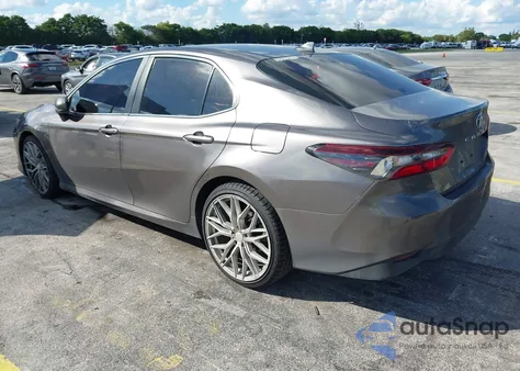 2022 Toyota Camry Le z USA, uszkodzony, nr VIN 4T1C11AK6NU041793